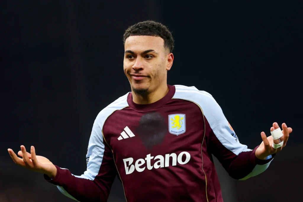 Aston Villa Continues Winning Streak, Defeats Manchester United