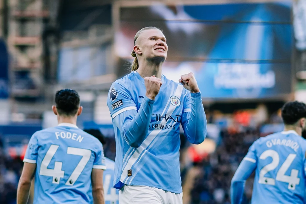 Manchester City Thrashes West Ham; Moves to First Place, Overtaking Arsenal