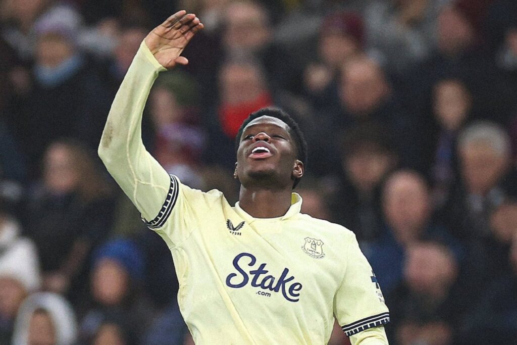 Aston Villa Misses Chance to Climb to Second Place with Loss to Everton