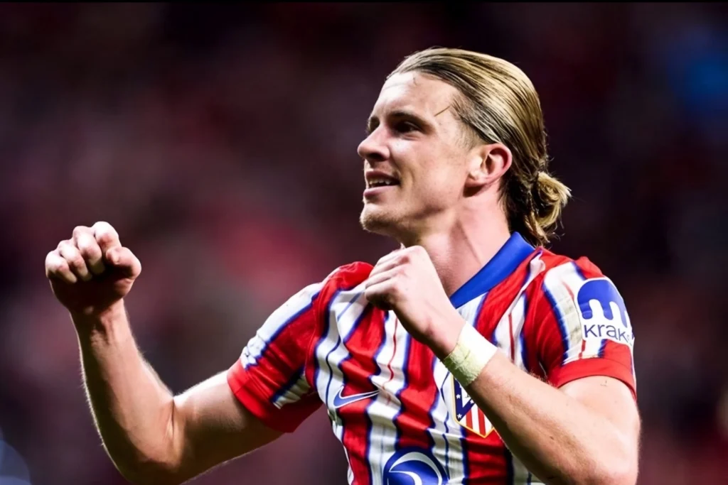 Corner Gallagher Heads to Tottenham; Player Arrives in London for Medical Check-up