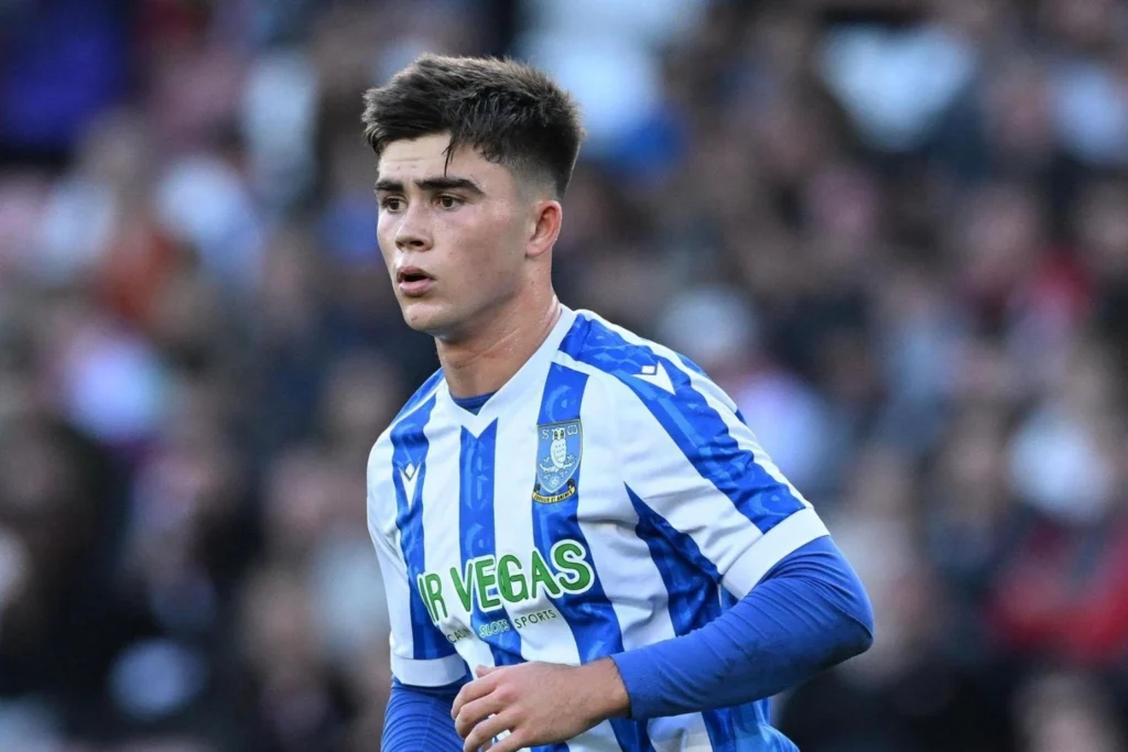 Manchester United Signs Two Young Talents, Toby Colley and Harry Amass, to Championship Deal Manchester United Signs Two Young Talents, Toby Colley and Harry Amass, to Championship Deal