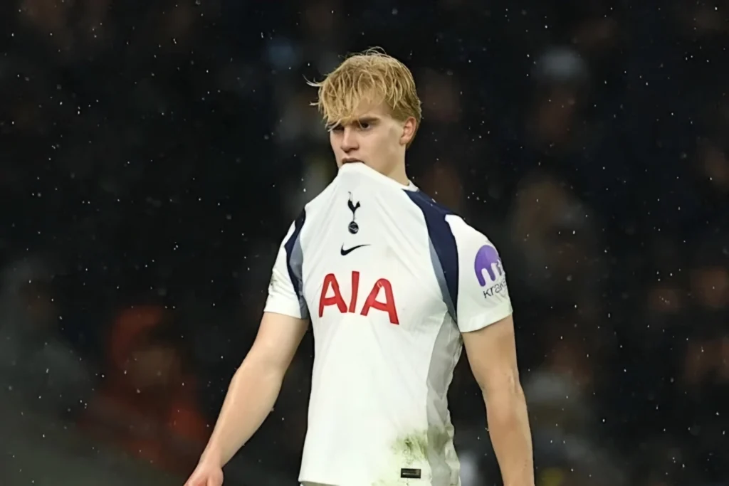 Tottenham’s Young Star Lucas Bergwijn to Be Out for Extended Period Tottenham’s Young Star Lucas Bergwijn to Be Out for Extended Period