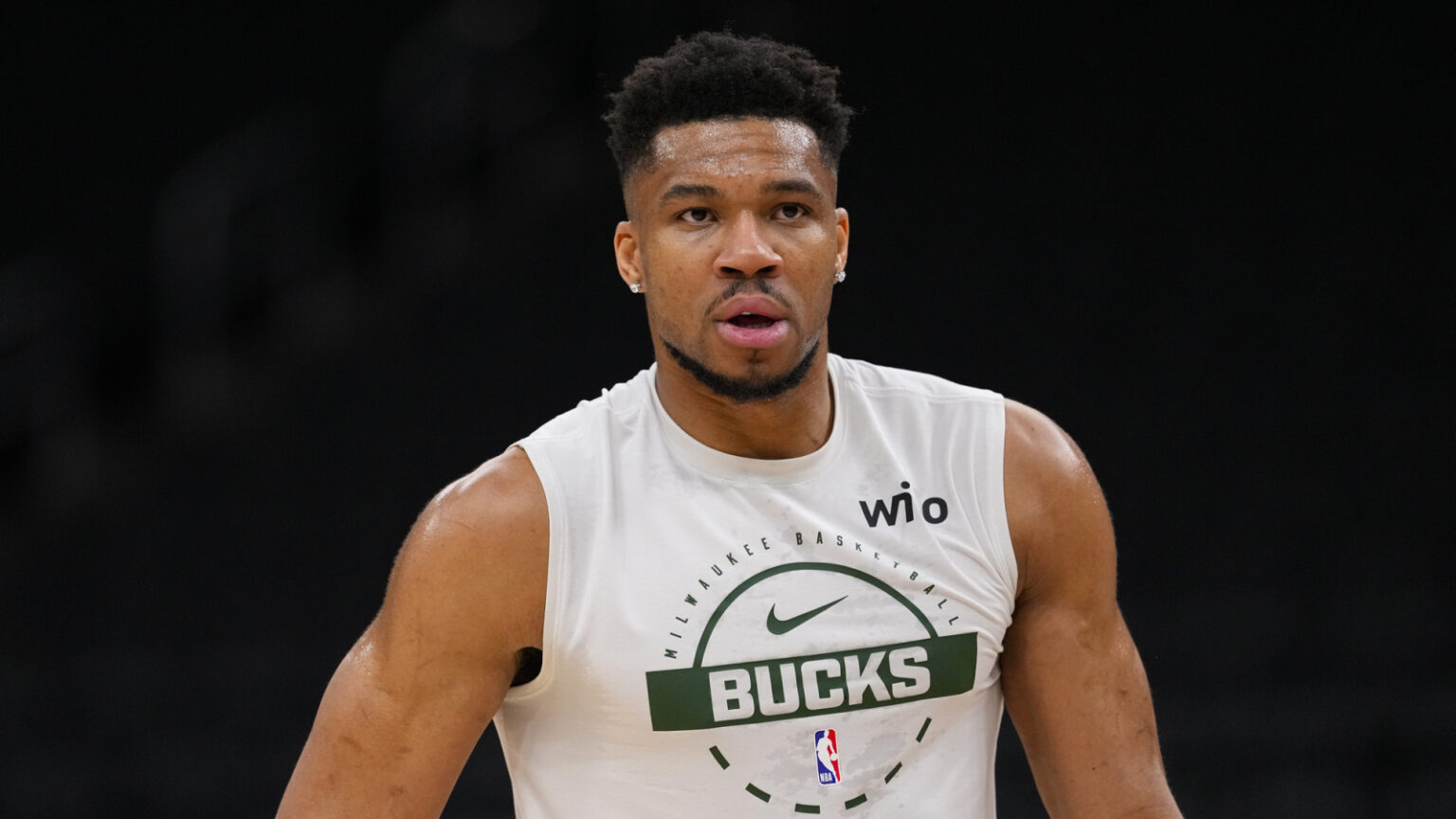 Antetokounmpo Playfully Teases Charania at All-Star Weekend Antetokounmpo Playfully Teases Charania at All-Star Weekend