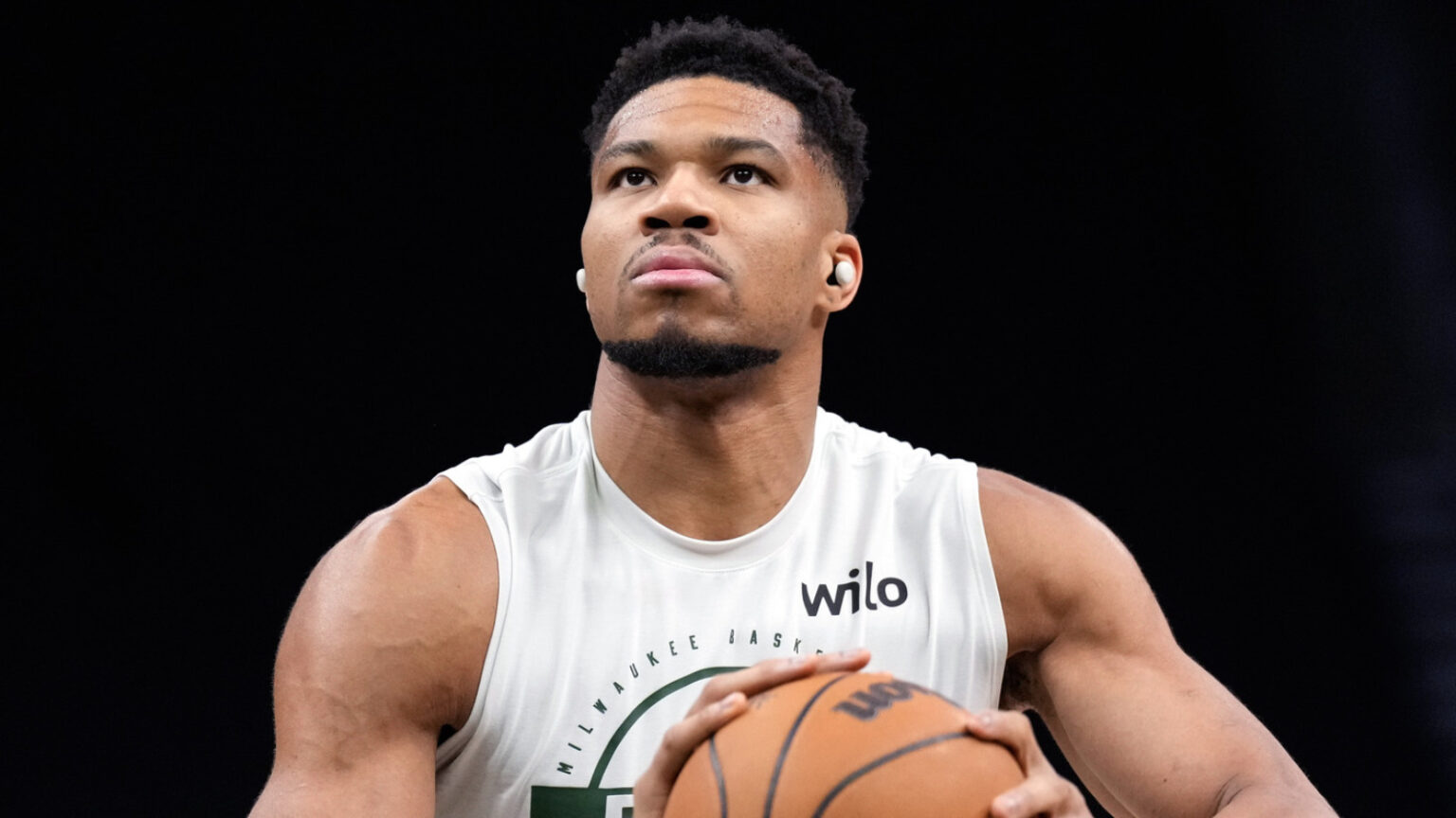 Antetokounmpo Shares Thoughts on Future Ahead of Trade Deadline