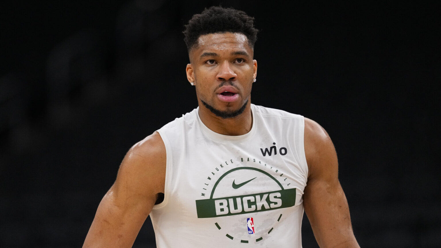 Bucks Set to Make Key Decision on Antetokounmpo Before Trade Deadline