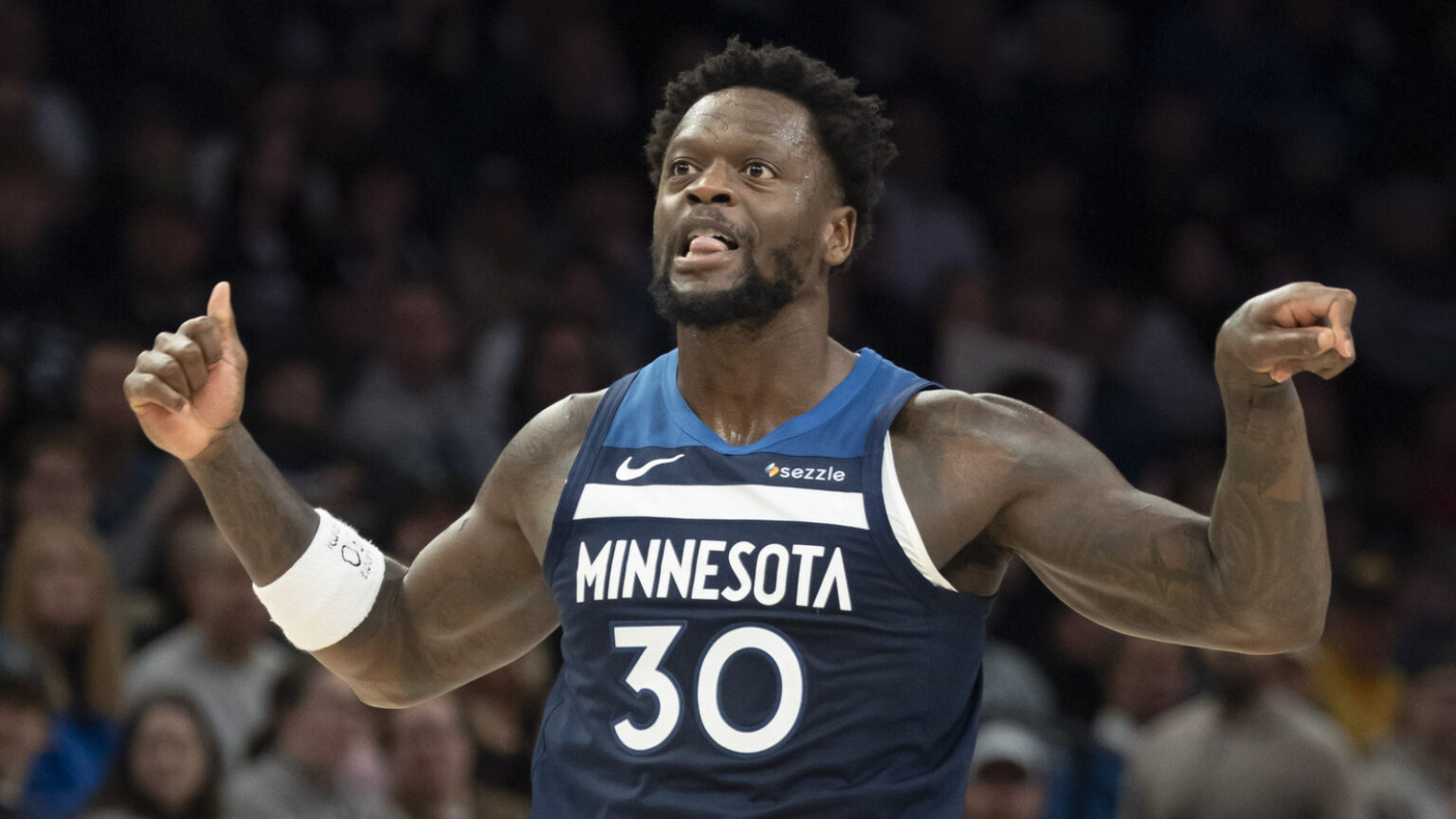 Julius Randle Shines in Dominating Victory