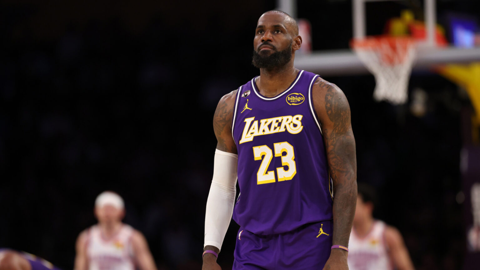 LeBron James Shares Brief Reaction to Chris Paul’s Retirement