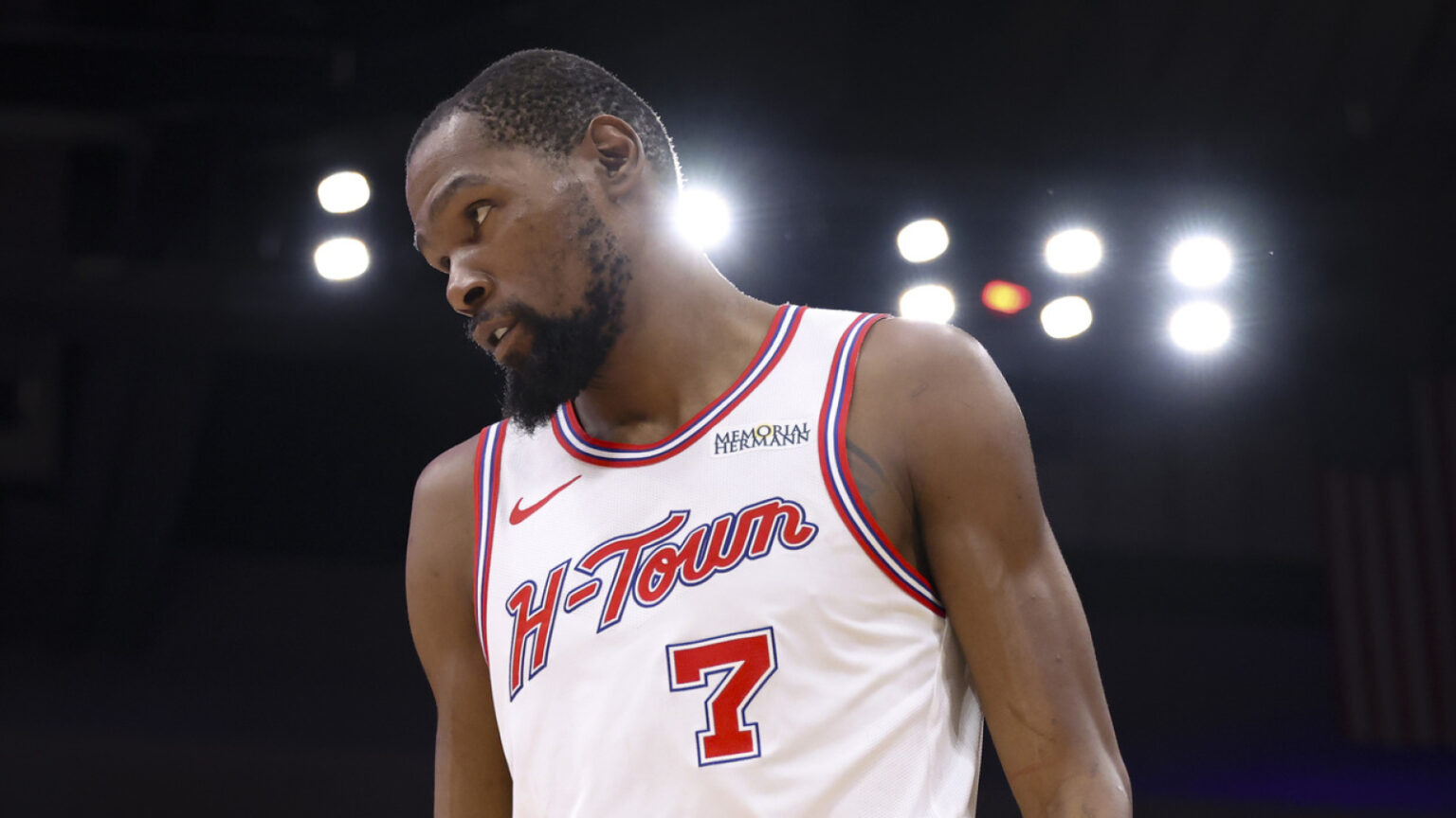 Kevin Durant’s Mistakes Contribute to Warriors’ Surprising Victory in Houston