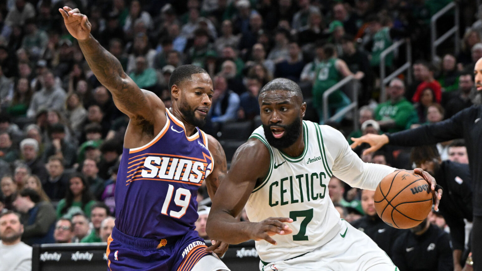 Test Your Knowledge: Who Are the Current NBA Players Leading in 40-Point Games?