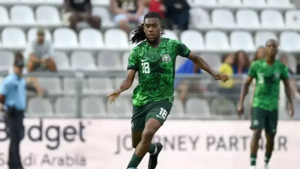 Alex Iwobi Lauds Victor Osimhen’s Determined Winning Attitude in Training