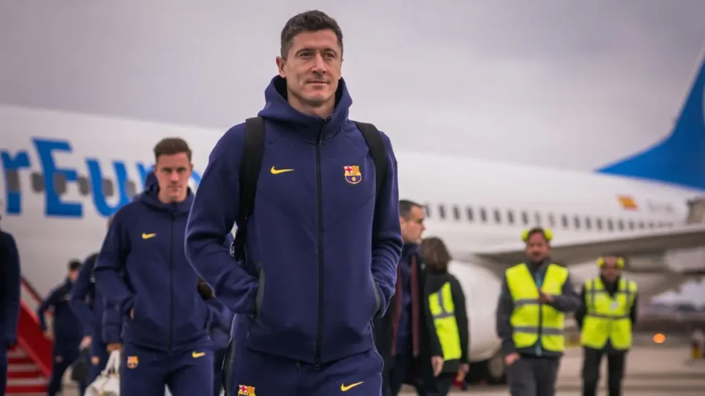 Barcelona seeks a new striker to replace Lewandowski, targeting a top La Liga scorer.