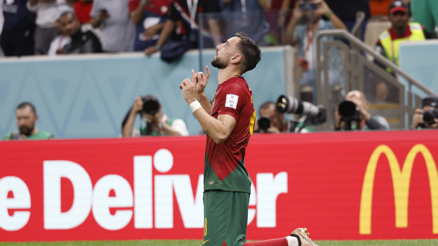 Bruno Fernandes Expected to Receive Significant Offers This Summer as Manchester United Considers Their Choices