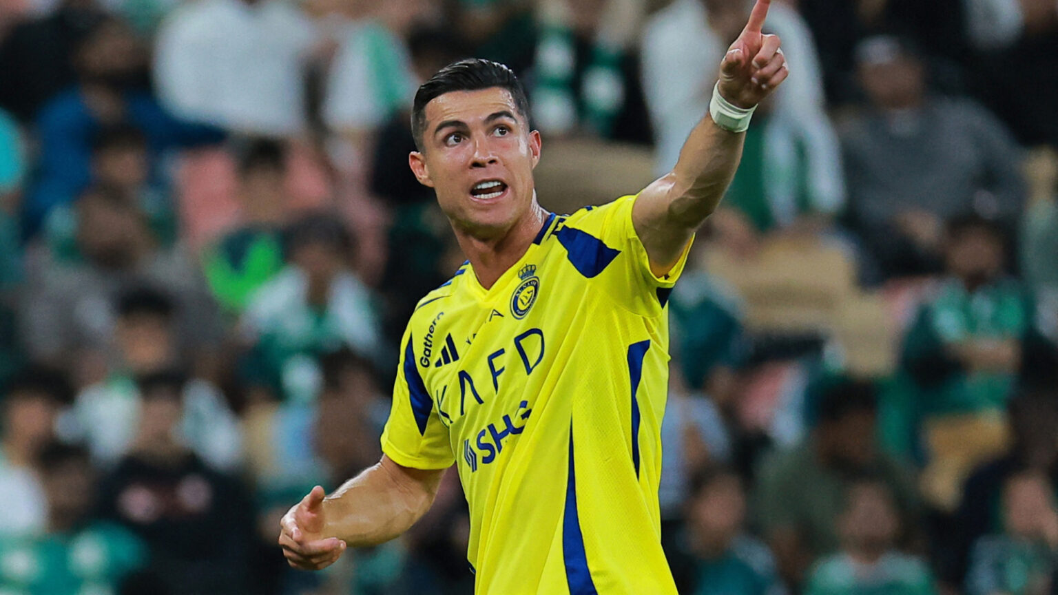 Cristiano Ronaldo Seeks Manchester United Midfielder