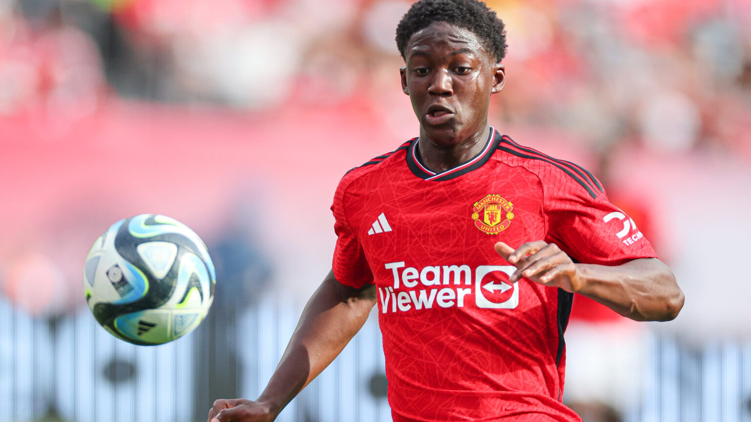 Kobbie Mainoo Extends Contract with Manchester United