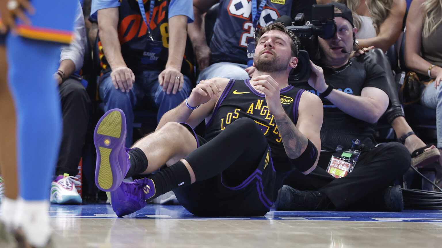 Luka Doncic to Get MRI Following Injury During Lakers’ 43-Point Loss