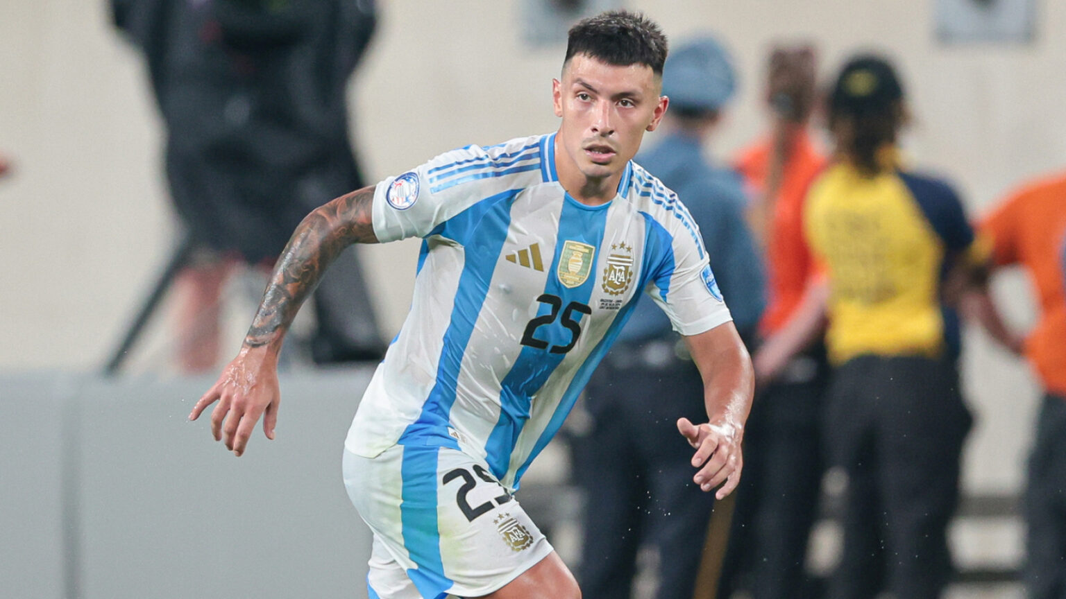 Manchester United Plans to Challenge Lisandro Martinez’s Red Card from Leeds United Match