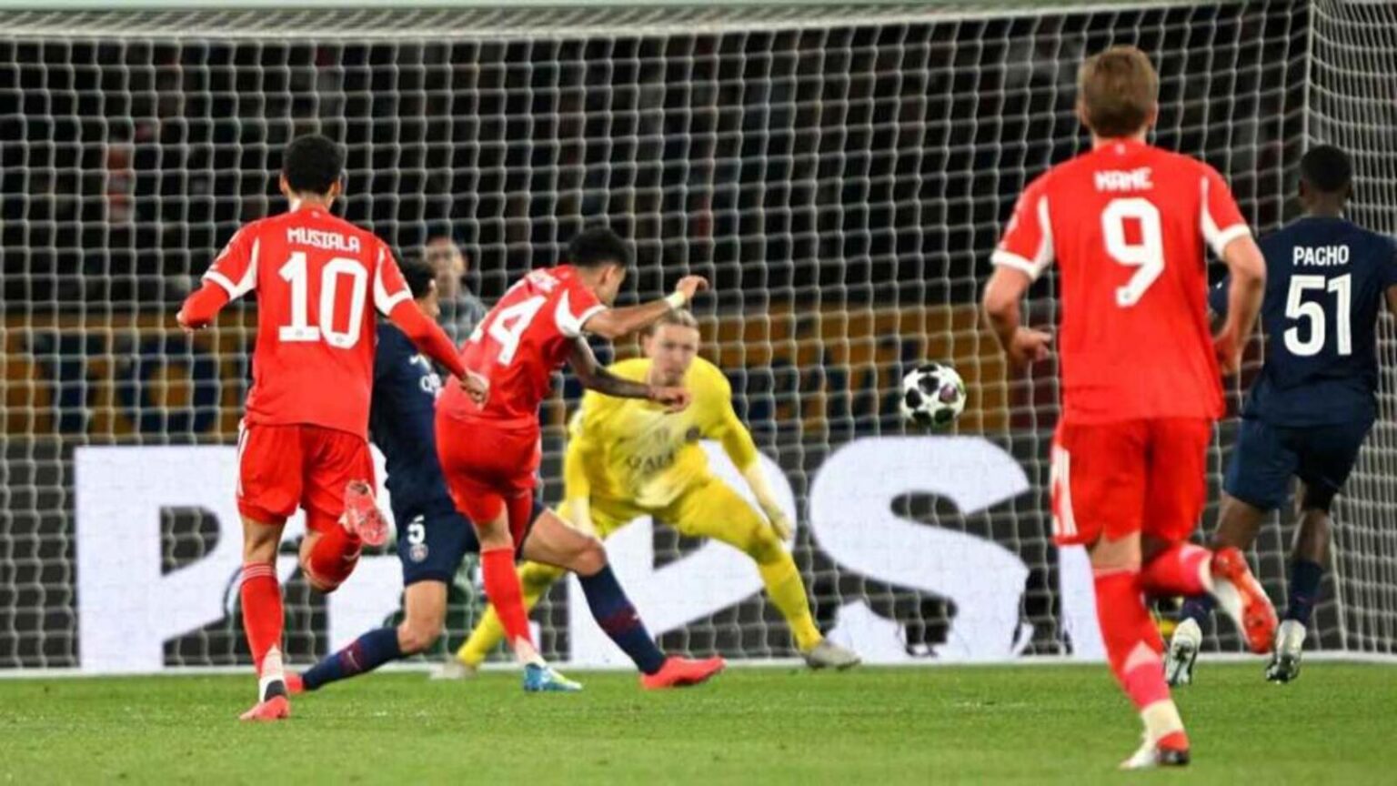 PSG and Bayern Munich Clash in Champions League Semifinal Classic