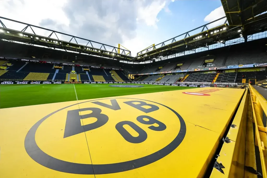 Borussia Dortmund Opts Not to Sign Manchester United Star on Free Transfer Borussia Dortmund Opts Not to Sign Manchester United Star on Free Transfer
