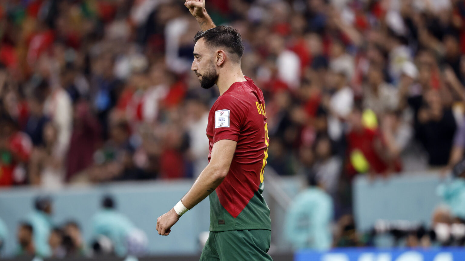 Bruno Fernandes Faces Controversial Red Card in Clash with Sunderland