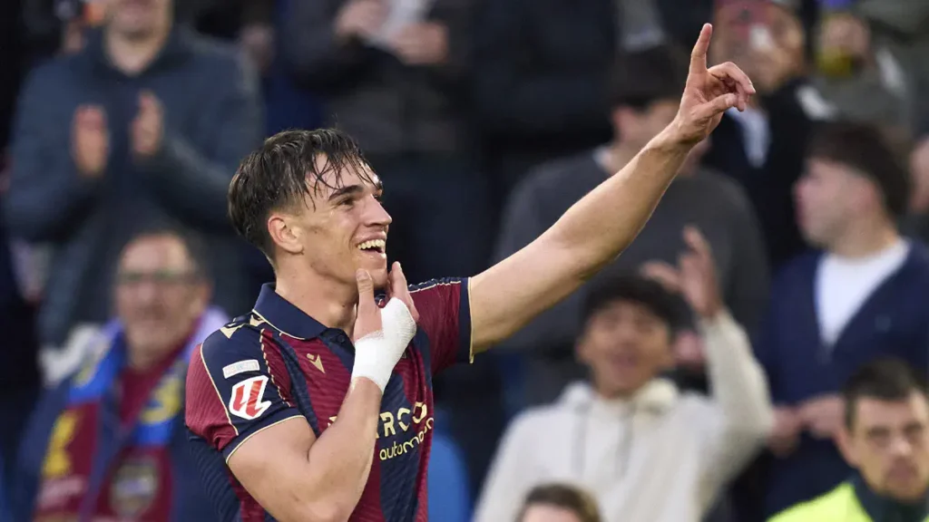 Carlos Espi Catches Attention from English Club as Levante Considers Sale Carlos Espi Catches Attention from English Club as Levante Considers Sale