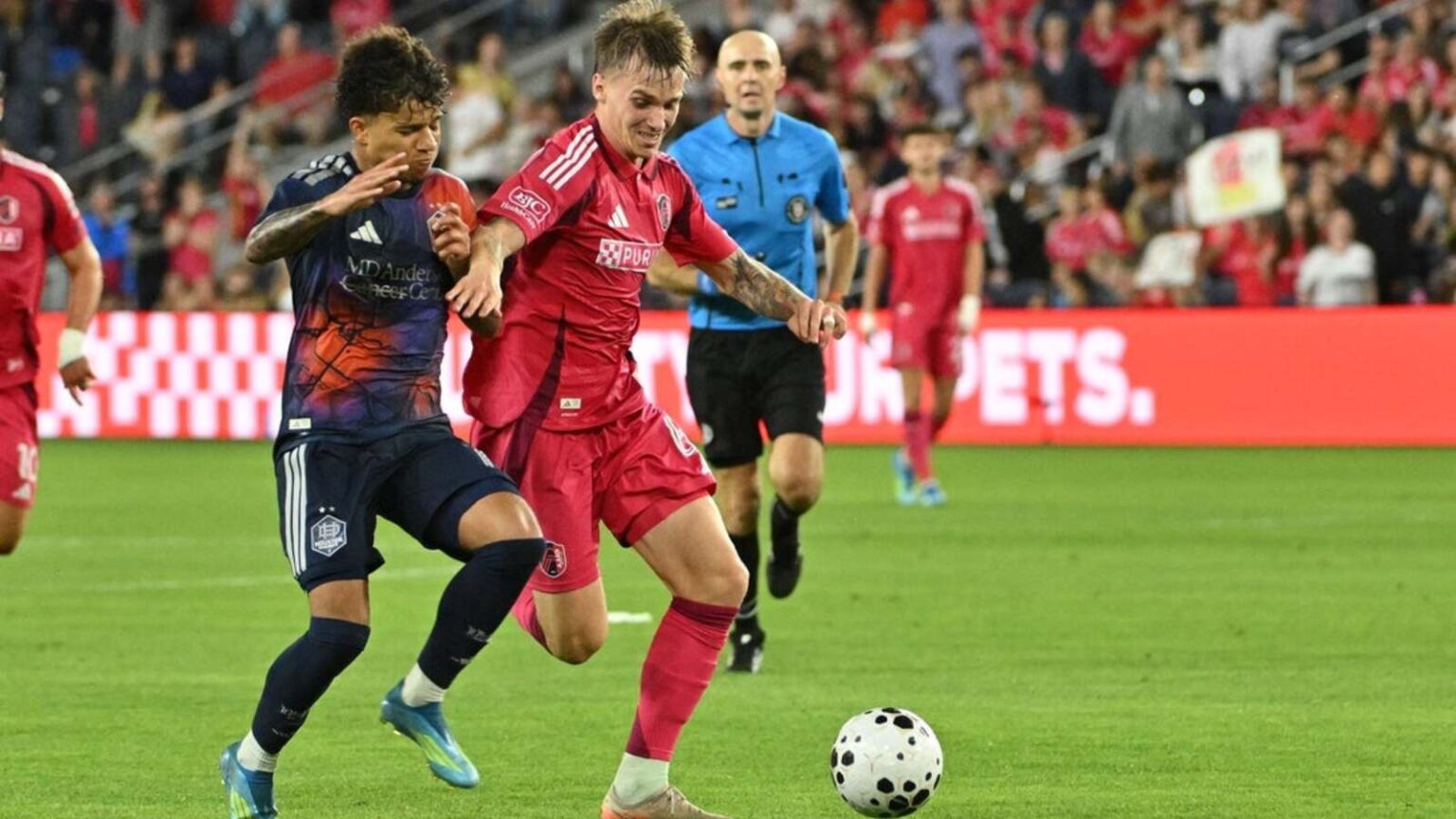 Dynamo and Galaxy Set for Showdown Ahead of World Cup Break