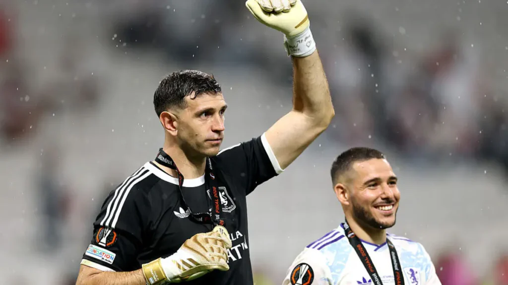 Emiliano Martínez Fractures Finger Ahead of Europa League Final