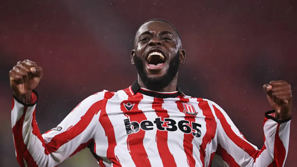Junior Tchamadeu signs a contract extension with Stoke City
