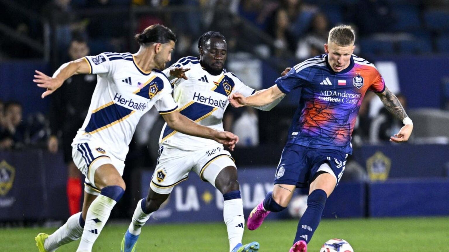 LA Galaxy and Houston Dynamo End in 1-1 Draw Before World Cup Break LA Galaxy and Houston Dynamo End in 1-1 Draw Before World Cup Break