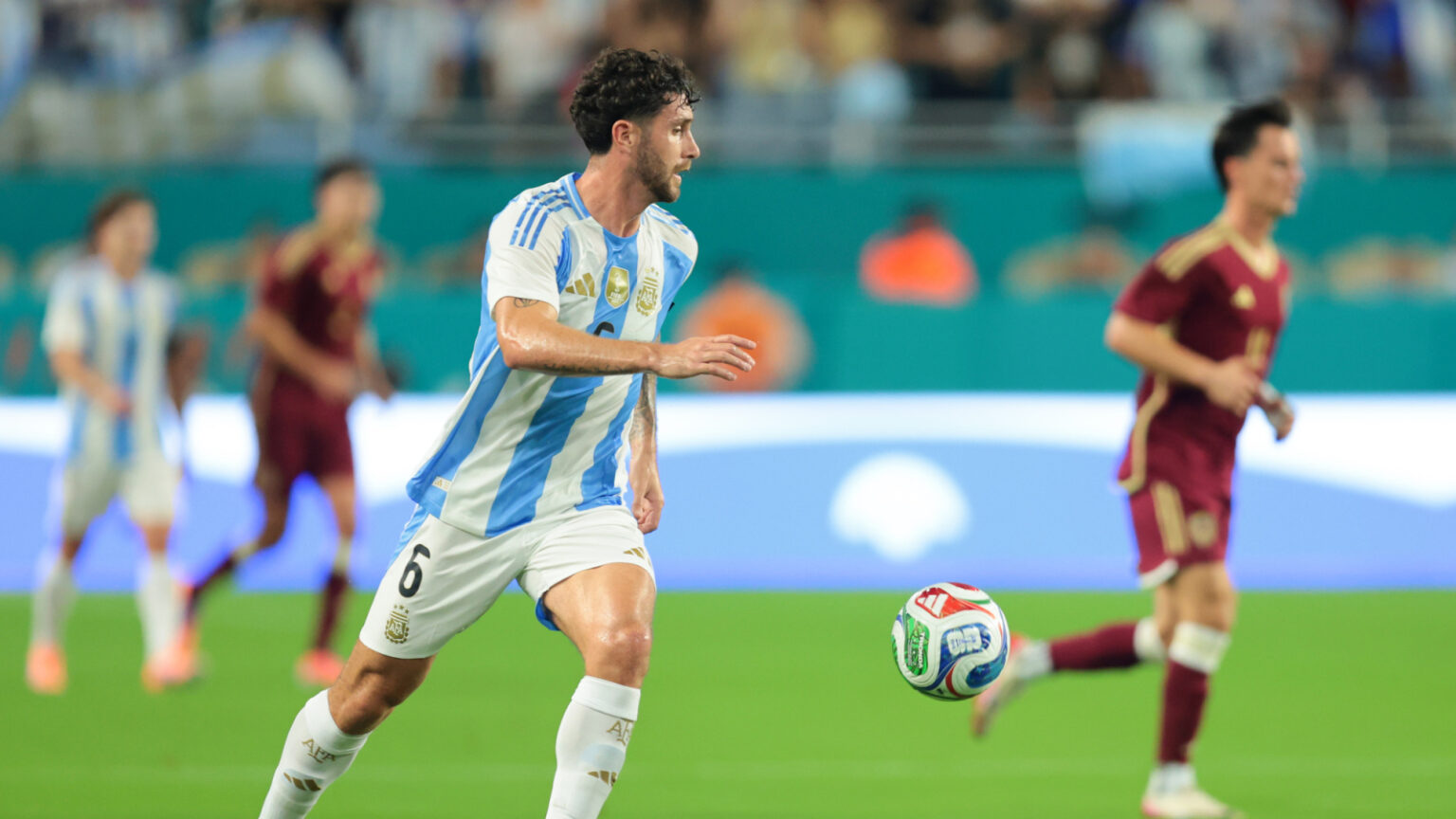 Liverpool Pursues Defender Linked to Manchester United on Free Transfer