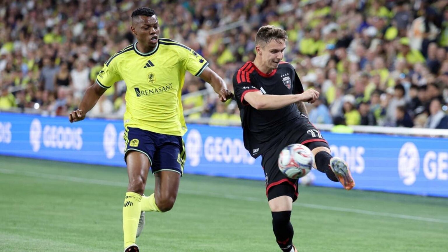 Louis Munteanu and D.C. United Aim for Continued Success in Chicago