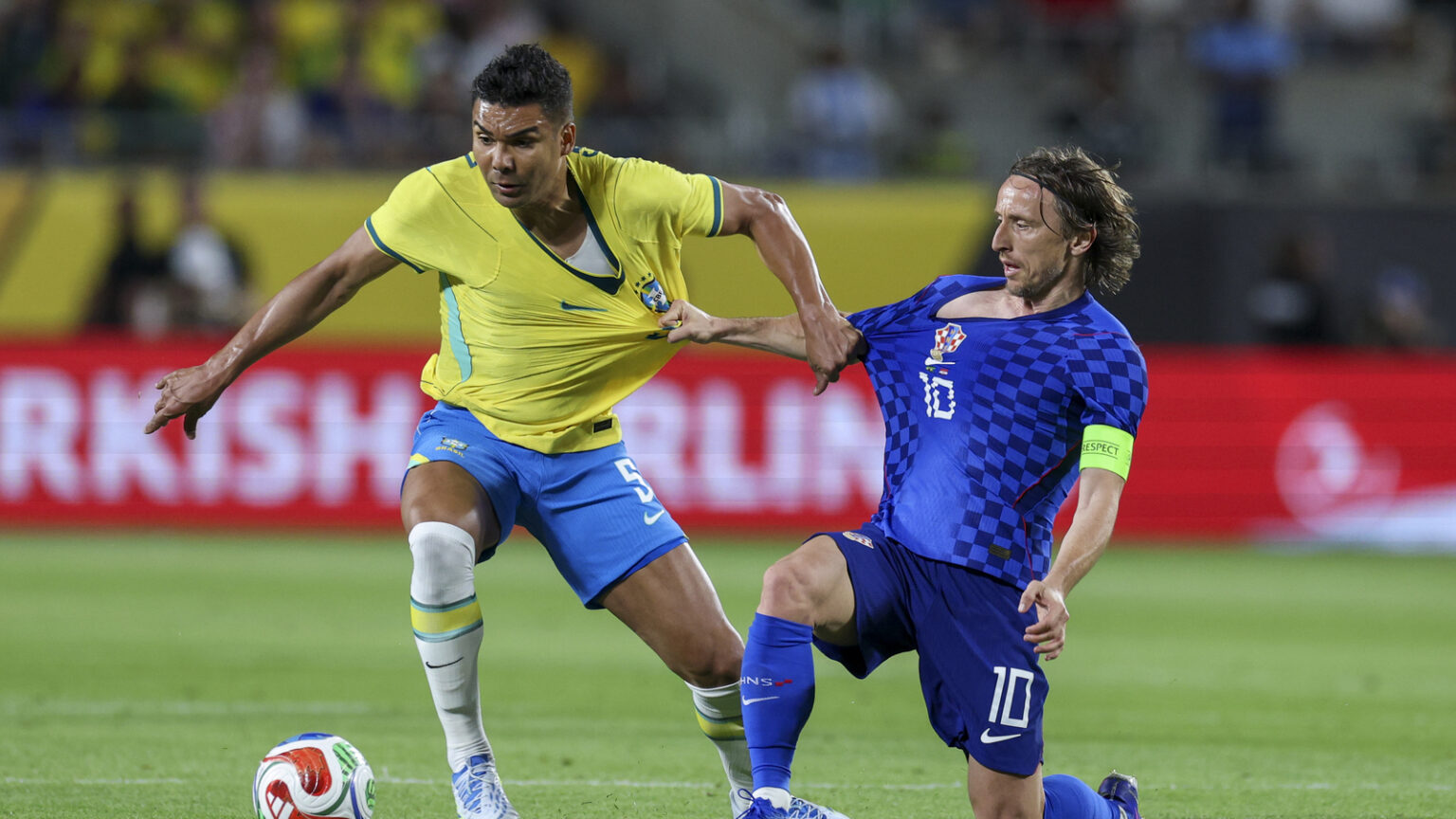 Manchester United Eyes Brazil International as Potential Casemiro Successor