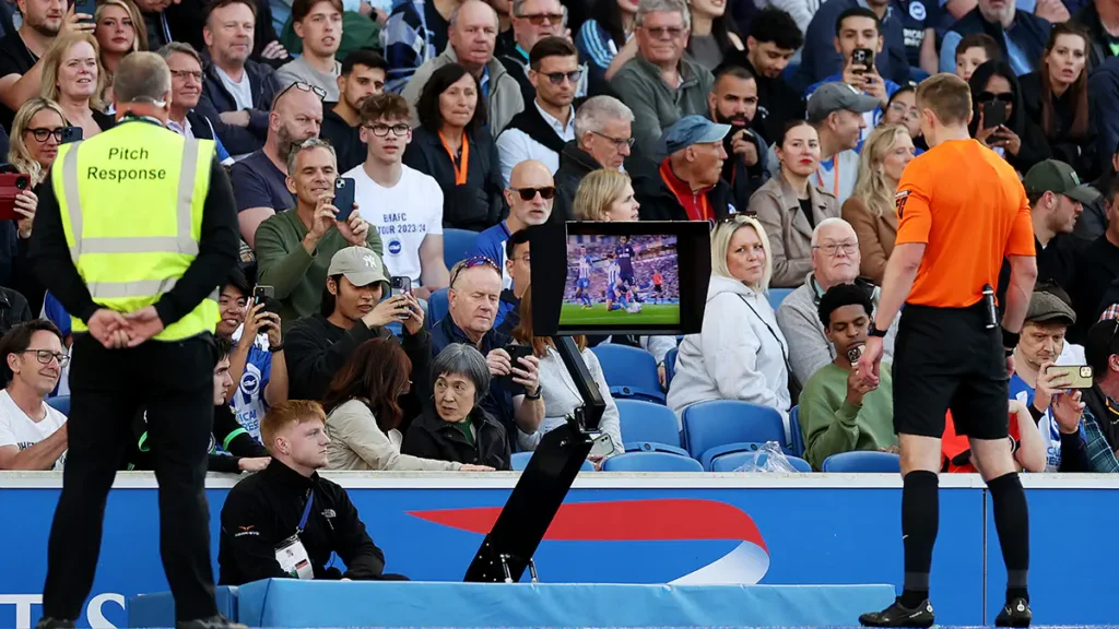 Nottingham Forest Gets Apology from PGMOL Chief Howard Webb for Referee Error Against Manchester United Nottingham Forest Gets Apology from PGMOL Chief Howard Webb for Referee Error Against Manchester United