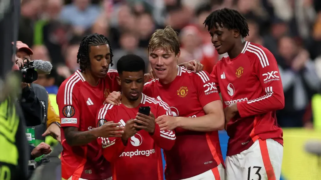 Star Striker Says Goodbye to Manchester United
