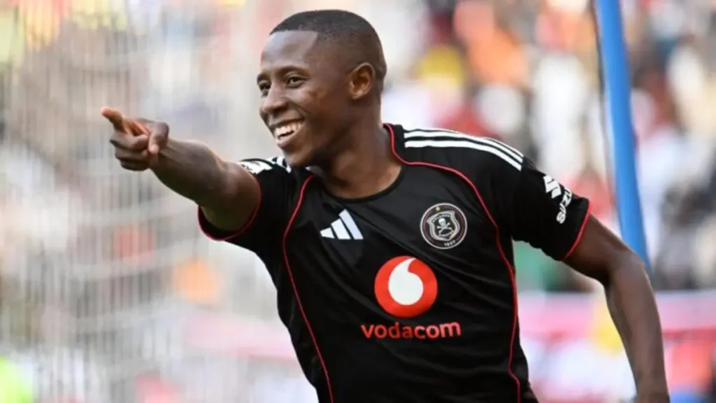 Tshepang Moremi tells Orlando Pirates to ignore the critics