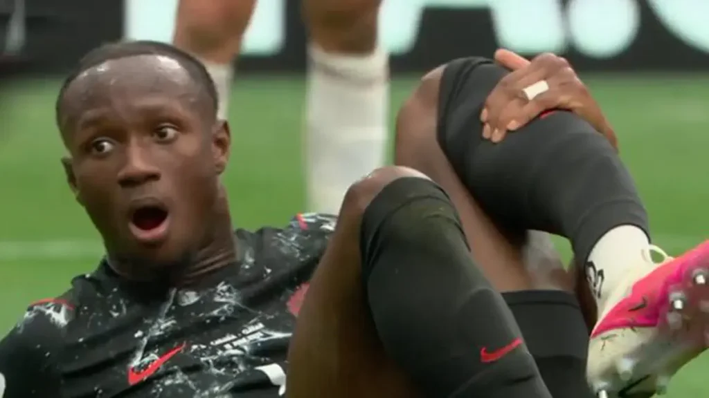 Canadian player suffers broken leg in match against Qatar (Video)