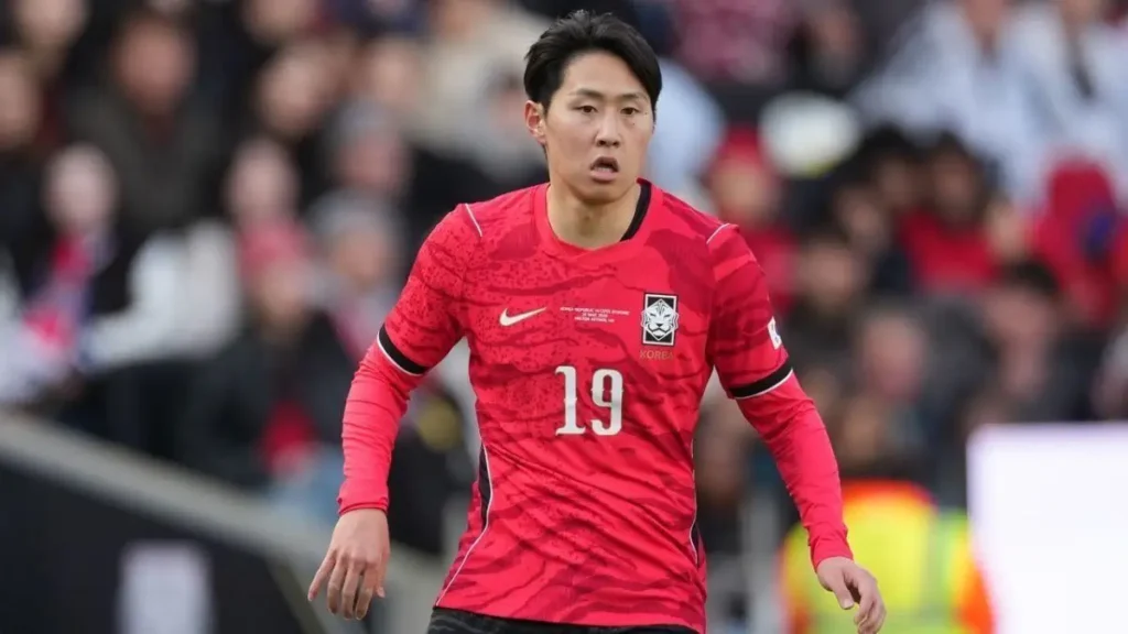 South Korea’s coach takes away PSG star’s phone during training session